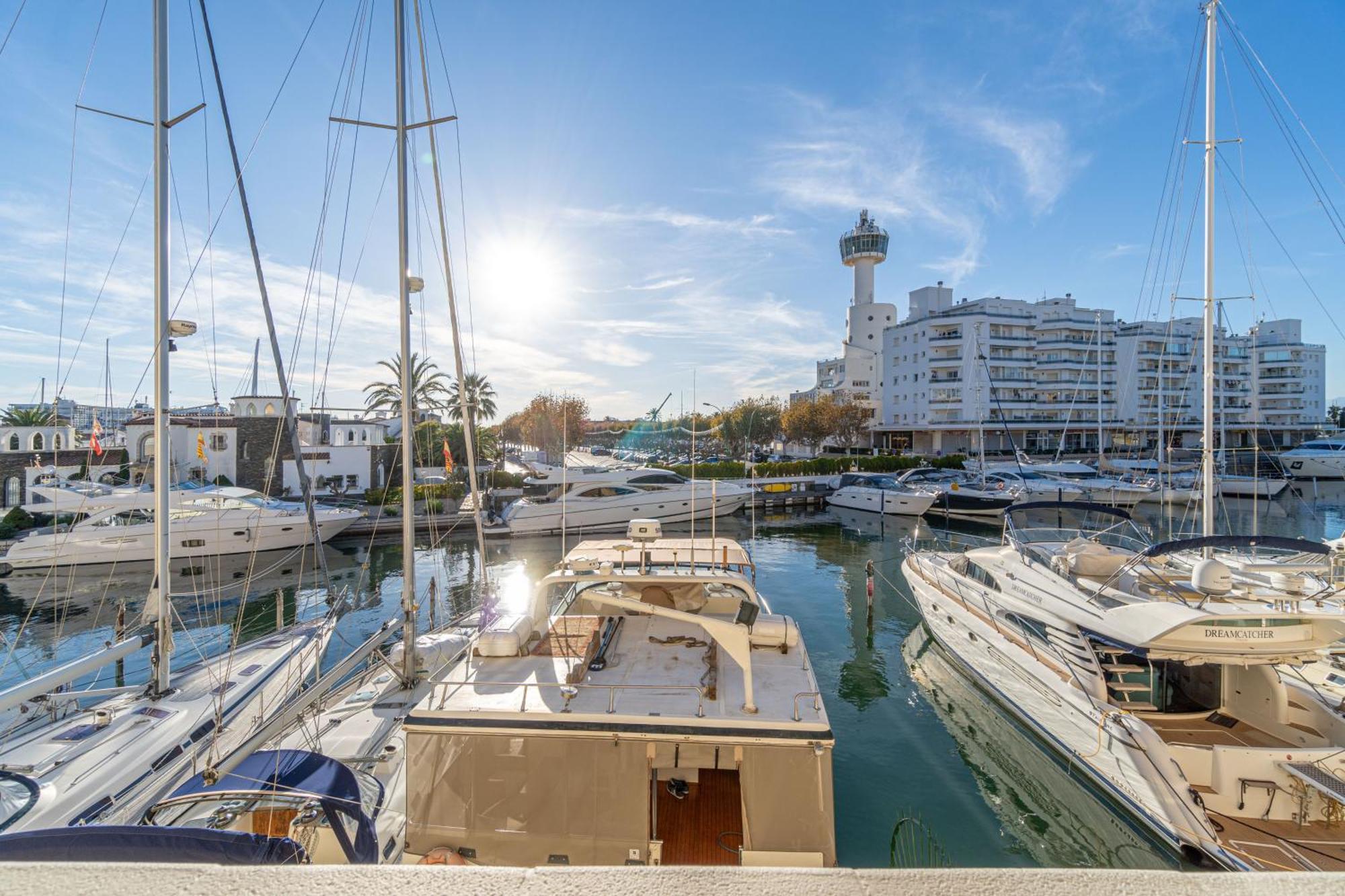Moderno Apartamento Frente Al Canal Con Terrazas Daire Empuriabrava Dış mekan fotoğraf